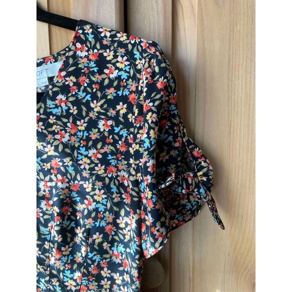 Loft | NWOT Floral Tie Sleeve Pocket Flare Dress | Size 2 - Picture 4 of 7